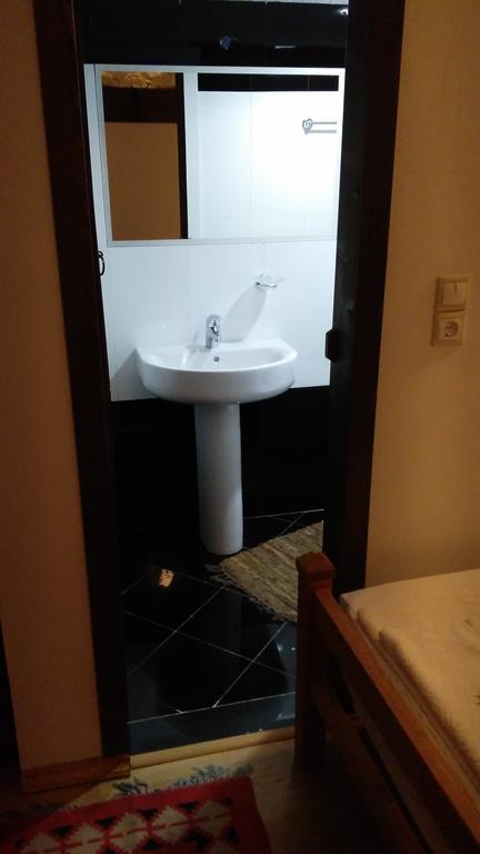 Konaku Guest House Gjirokastër Zimmer foto