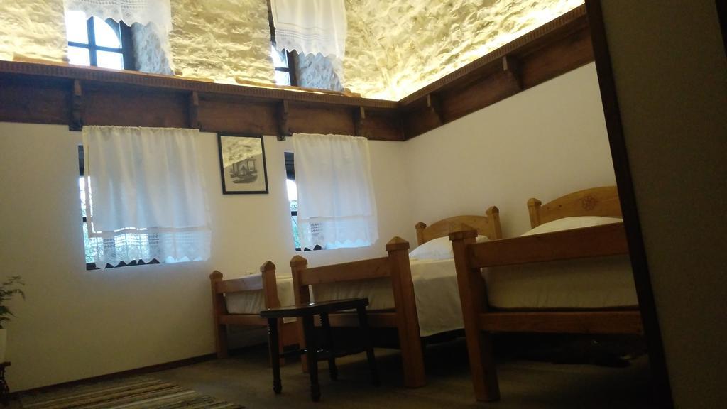 Konaku Guest House Gjirokastër Zimmer foto